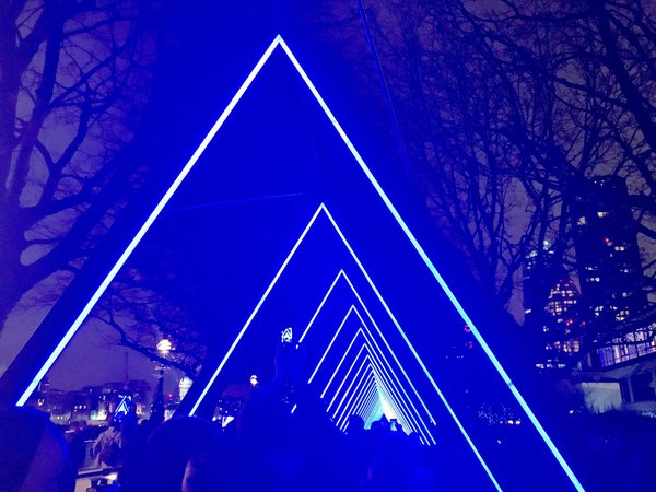 Comment créer un système d'éclairage LED personnalisable pour une chambre d'adolescent ?