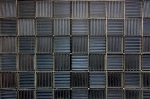 Quelles sont les techniques pour rénover un sol carrelé sans le remplacer ?